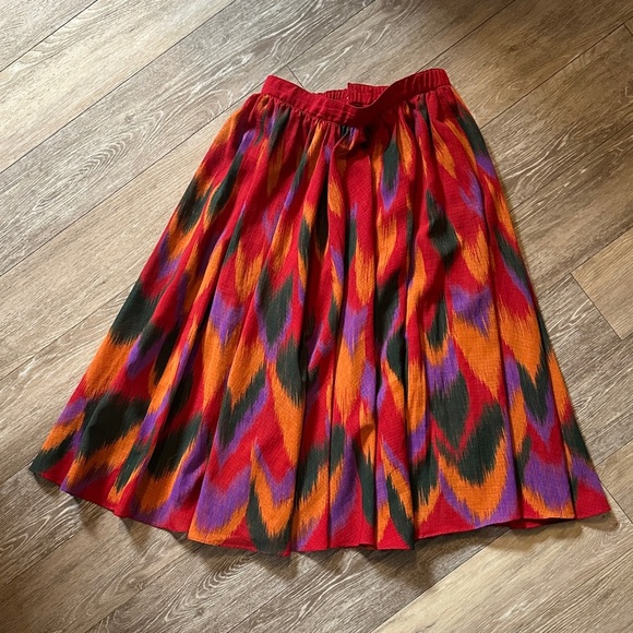 BARÂDO | Vintage Patterned Women's Skirt - Picture 3 of 10